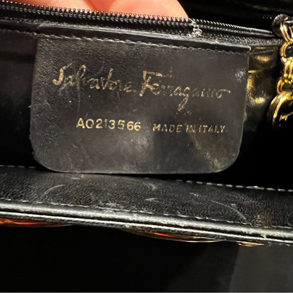 💯 Authentic Salvatore Ferragamo Gancini Vintage Leather Shoulder Bag - Picture 13 of 14
